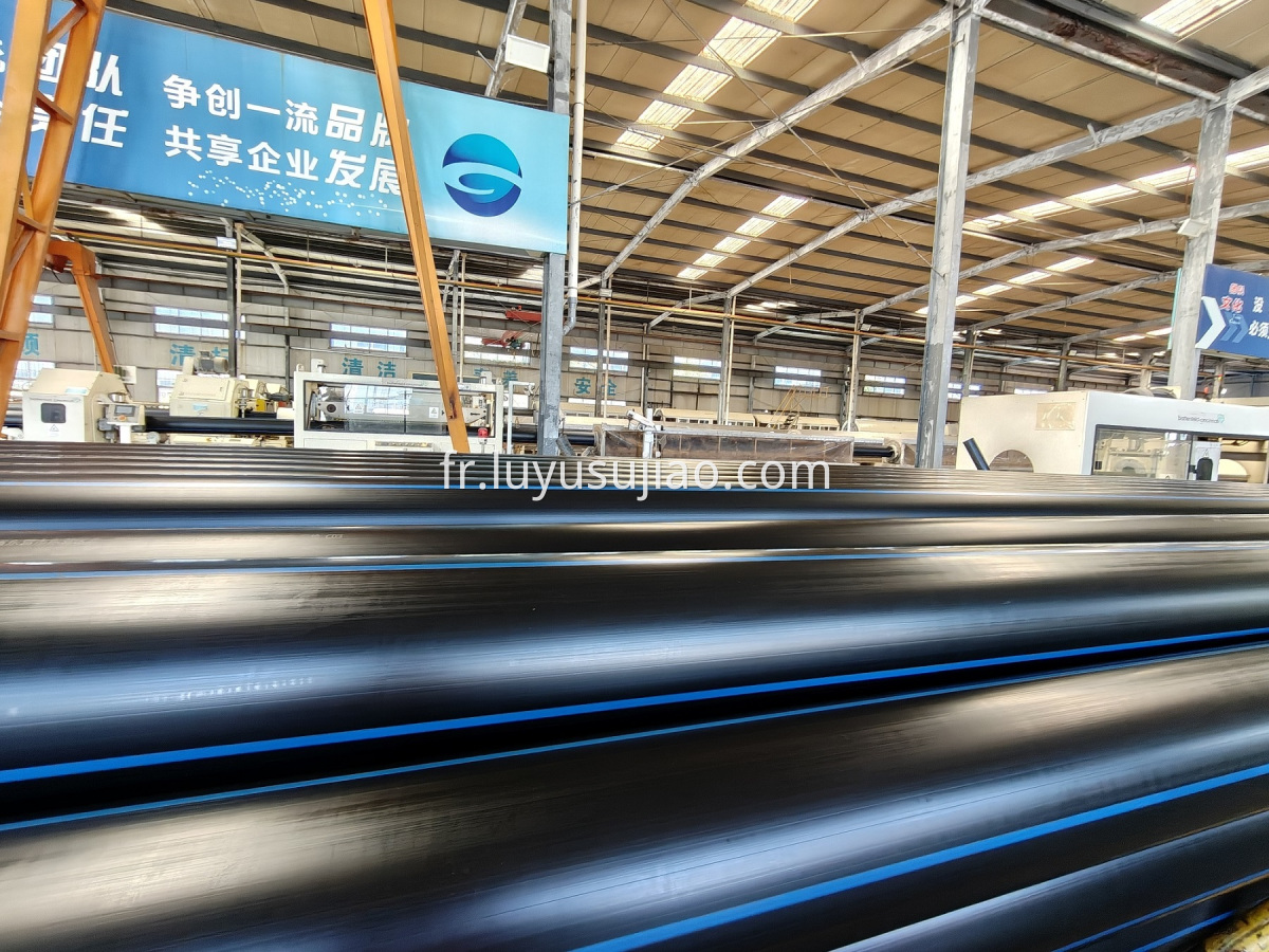 Polyethylene pressure pipe for water supply